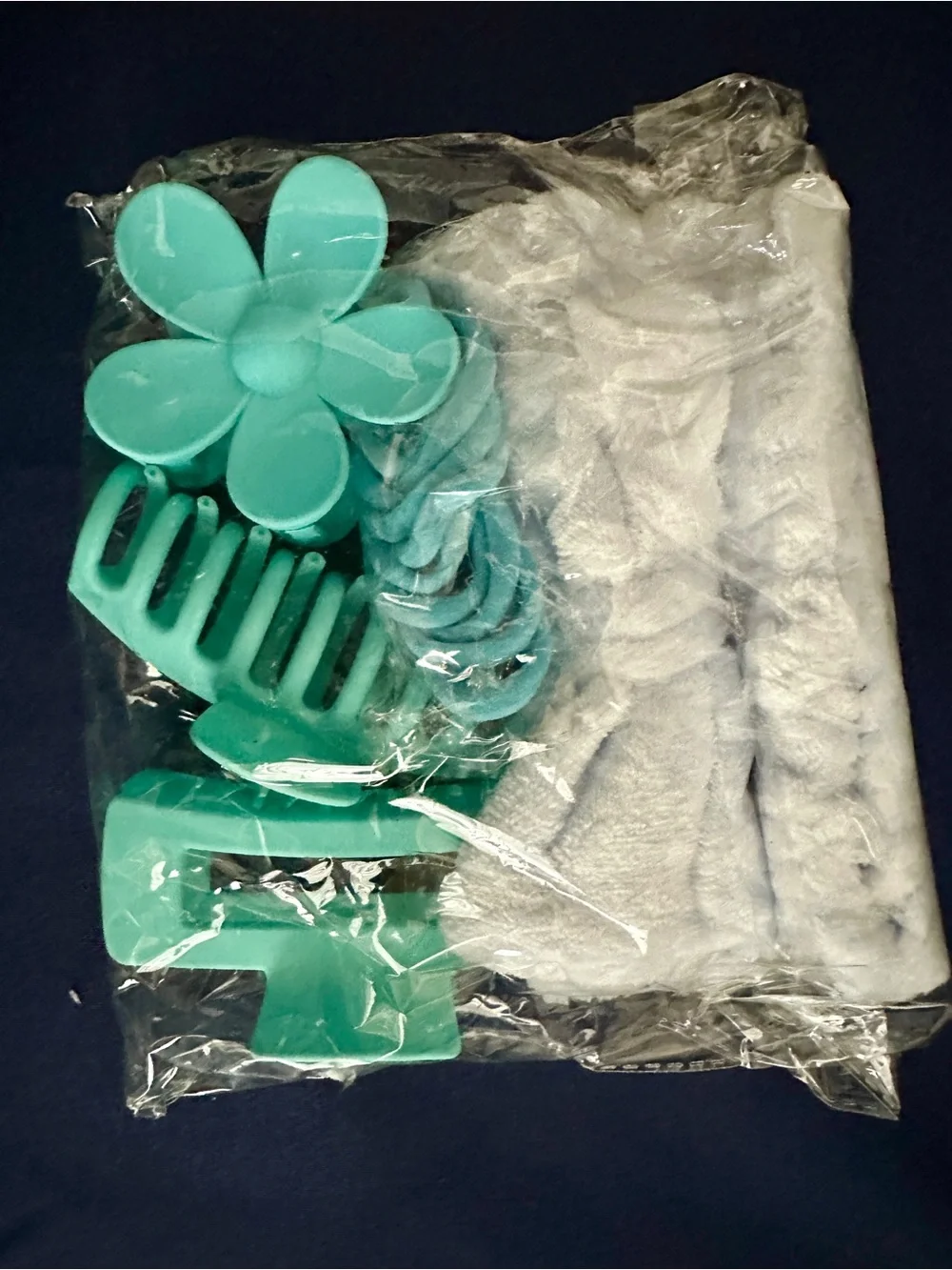 16 Piece - Hair Clips Head Band Wrist Bands hair ties. Brand New